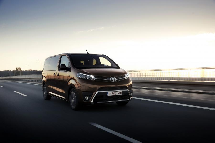  Toyota ProAce Verso 2016 года  (фото 26 из 31)